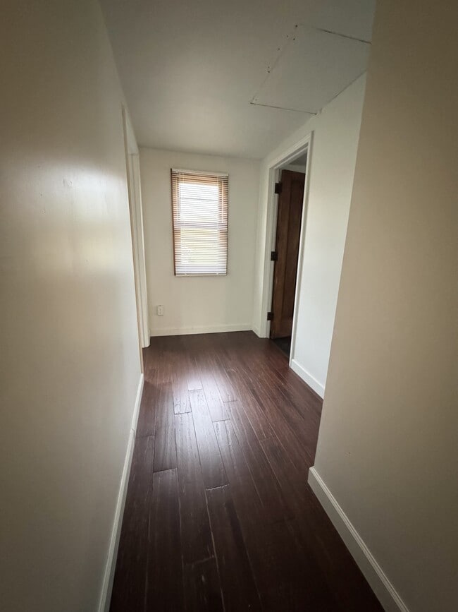 Building Photo - 365 E Schiller St