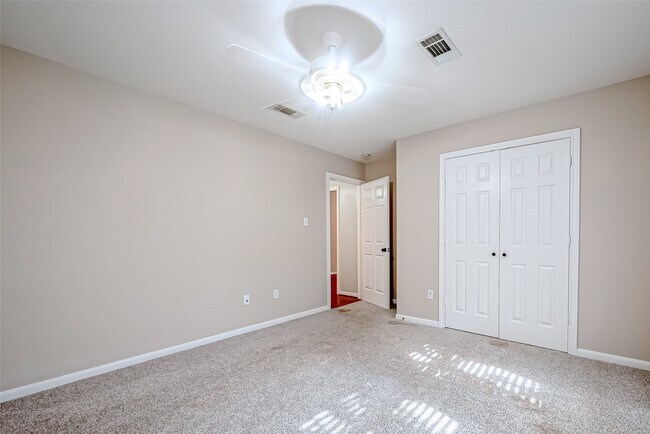 Building Photo - 7135 Woodland Oaks
