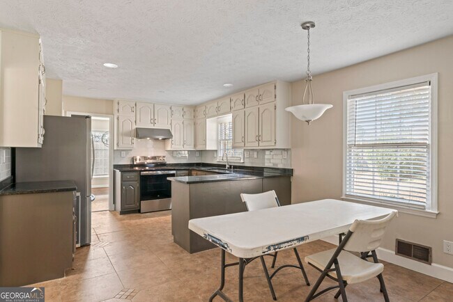 Building Photo - 5170 Lost Dutchman Dr