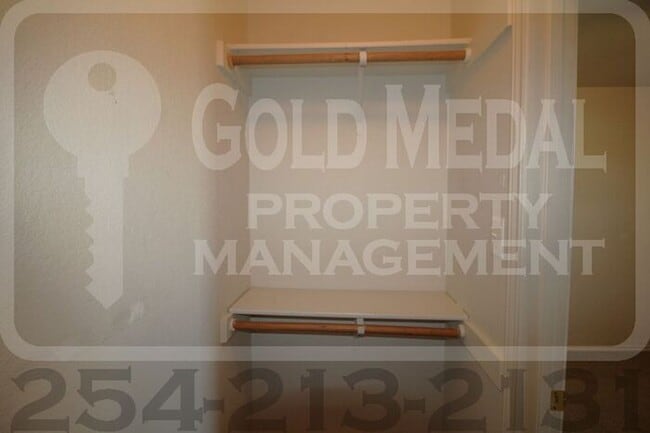 Building Photo - 306 Creek St