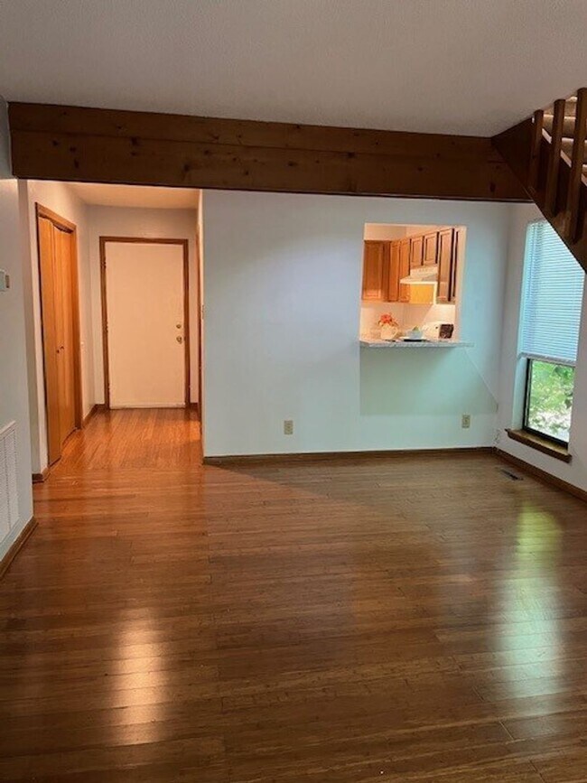 Building Photo - 104 Lystra Hills Ln