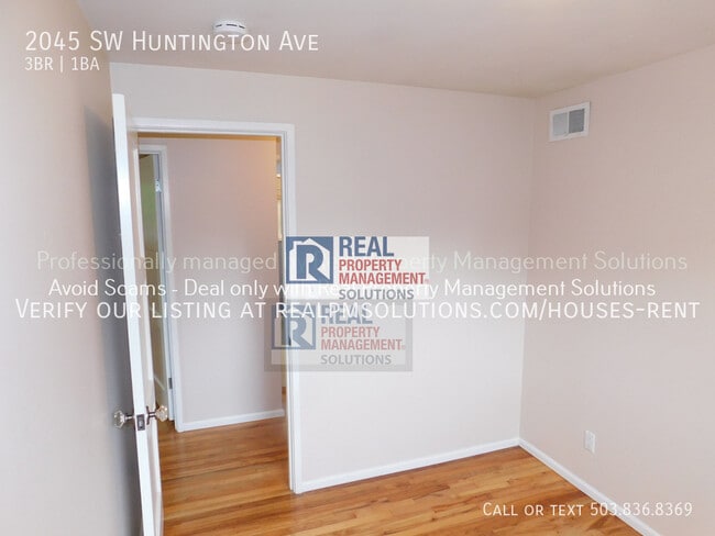 Building Photo - 2045 SW Huntington Ave