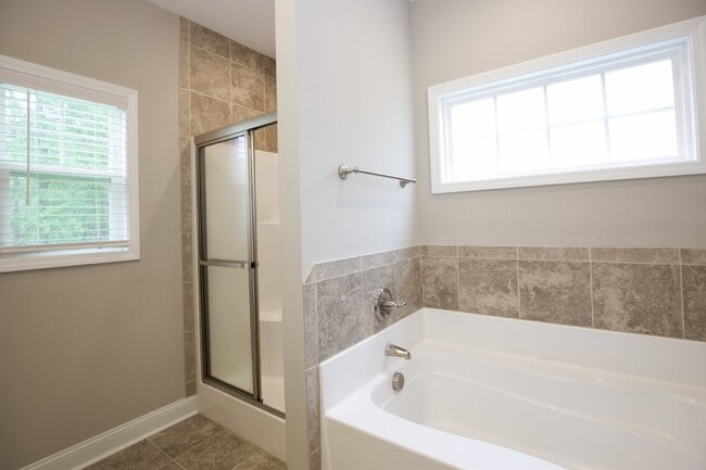 Building Photo - Beautiful home in Gated Community of Woodlake