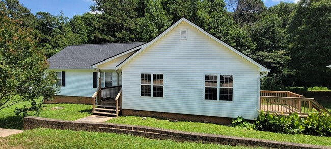 Building Photo - So CLEAN and AFFORDABLE~