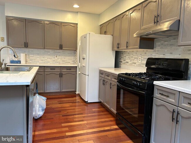 Building Photo - 46706 Bullfinch Square
