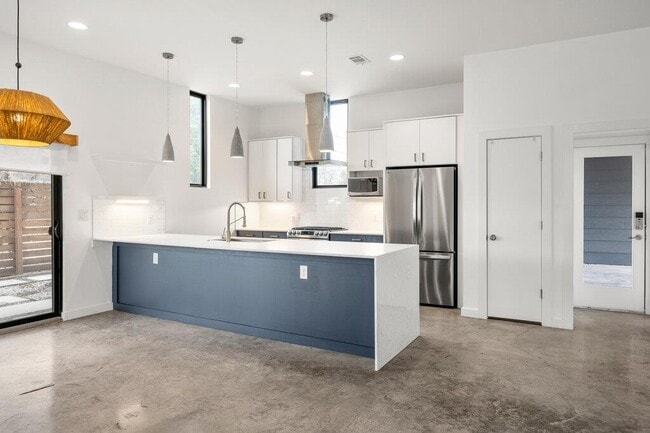 Building Photo - 4711 Gonzales St