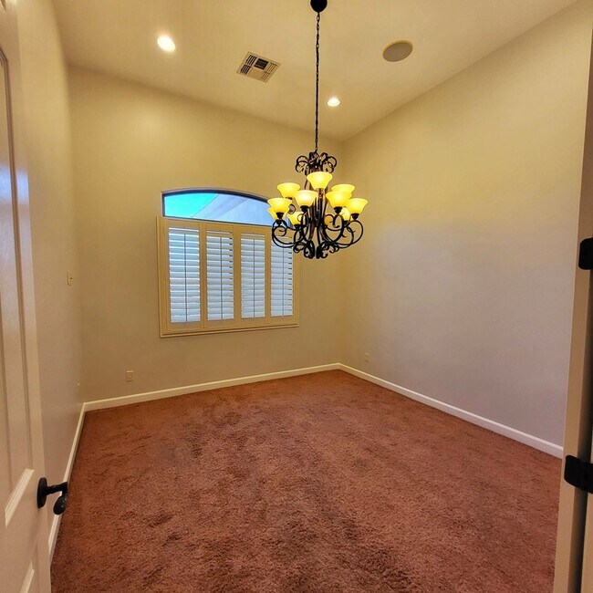Building Photo - FIRST 2 WEEKS RENT FREE!!! BEAUTIFUL HOME ...