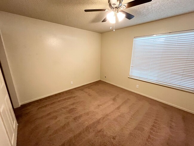 Building Photo - North Merced: $1950 3 bedroom 2 bathroom *