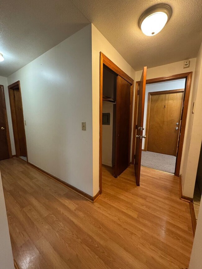 Building Photo - 490 Burritt St