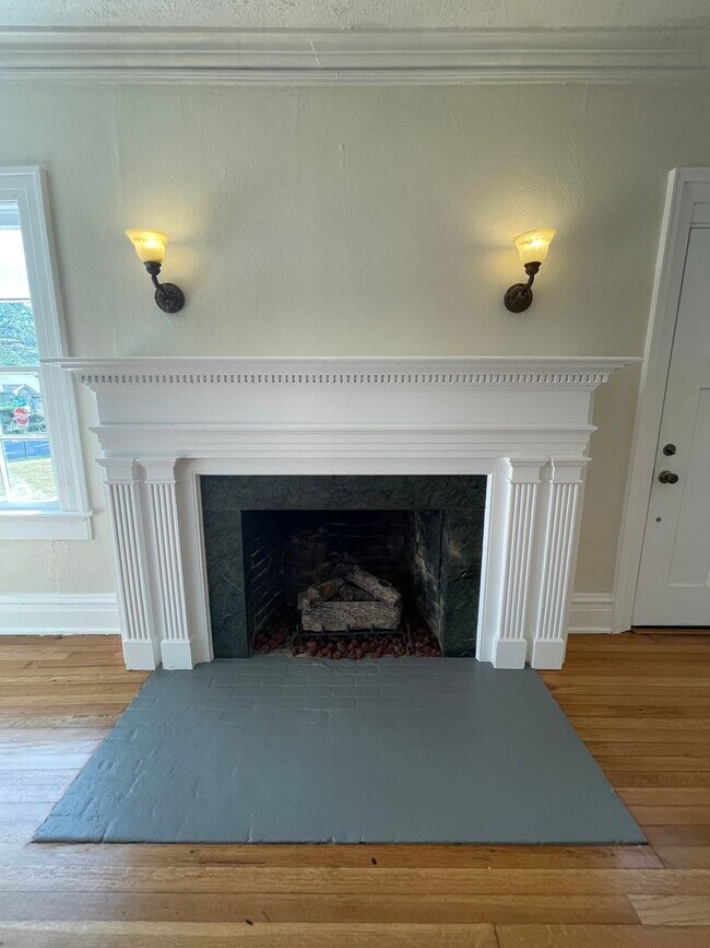 Building Photo - Updated 3/2 House in Old East Rome $2,295