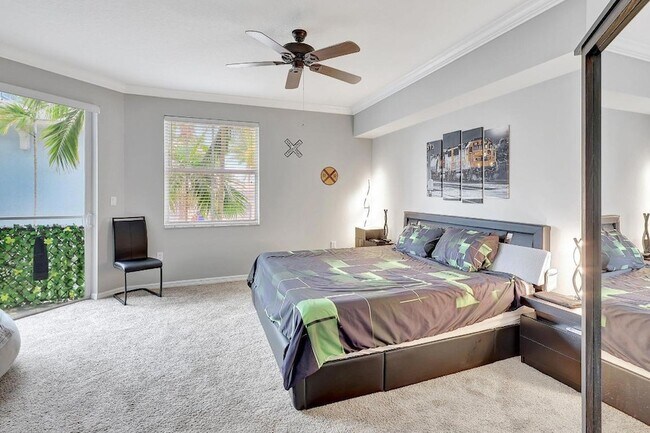 Building Photo - 975 NW Flagler Ave