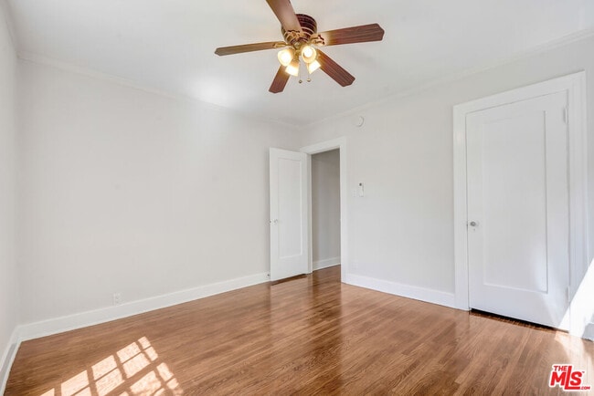 Building Photo - 942 Croft Ave