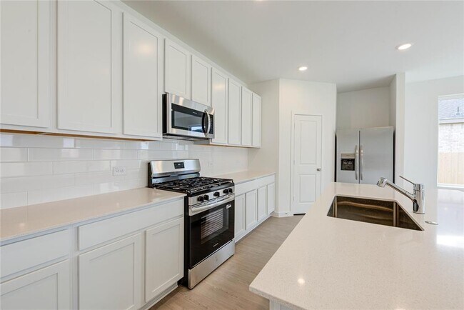 Building Photo - 400 Robin Ct