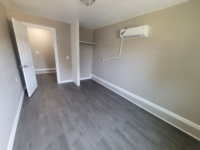 Building Photo - COMING SOON! RARE 5 BEDROOM HOME IN SOUTH OKC / MOORE SCHOOLS!