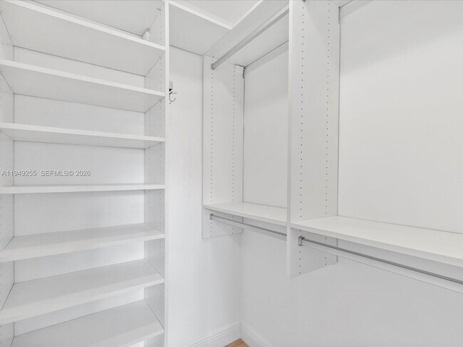 Building Photo - 911 Pizarro St