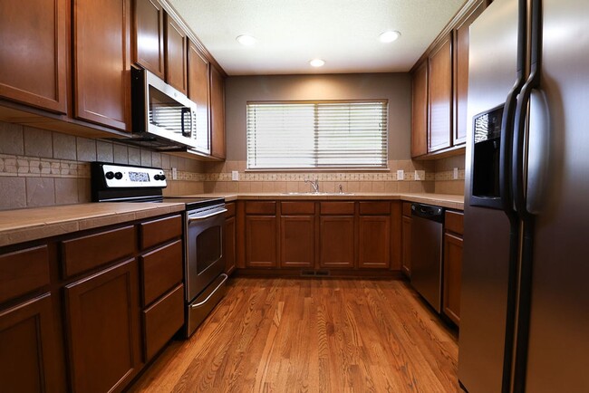 Building Photo - Beautiful Updated Town Home in Fort Collins