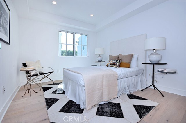 Building Photo - 4641 Cahuenga Blvd