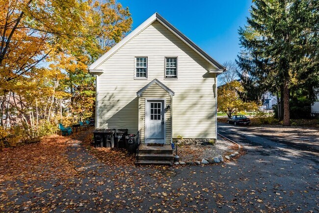 Building Photo - 179 Main St