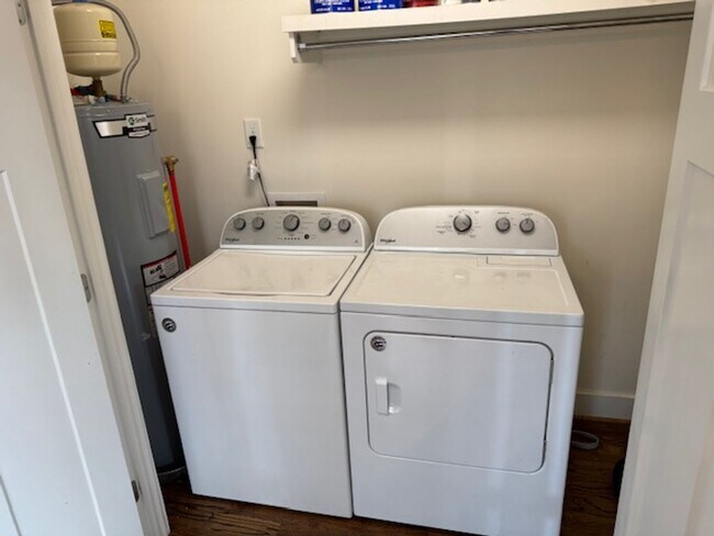 Building Photo - Coming Soon! Nice townhome in convenient East Nashville location!