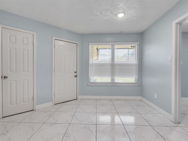 Building Photo - 6410 Barrygate Dr