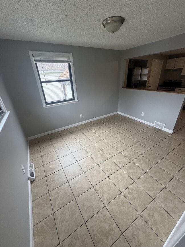 Building Photo - 616 Boston Rd