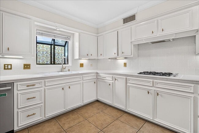 Building Photo - 609 Peerman Pl