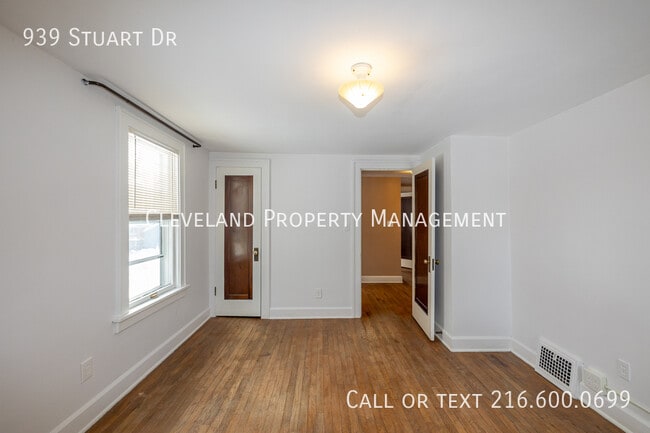 Building Photo - 939 Stuart Dr