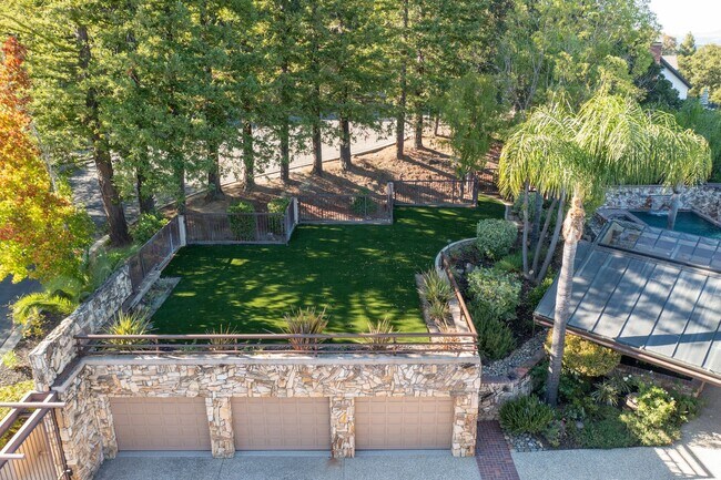 Building Photo - 21 Deer Oaks Ct