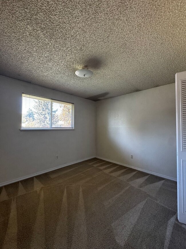 Building Photo - 1806 Parklane Ave
