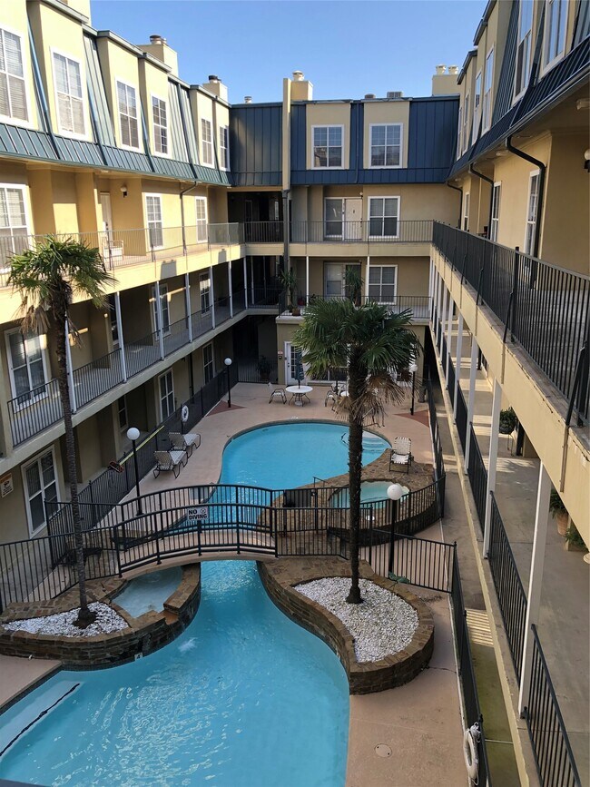 Building Photo - 921 Marine Dr