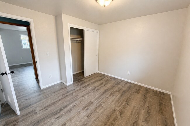 Building Photo - 1618 E Maple Ave