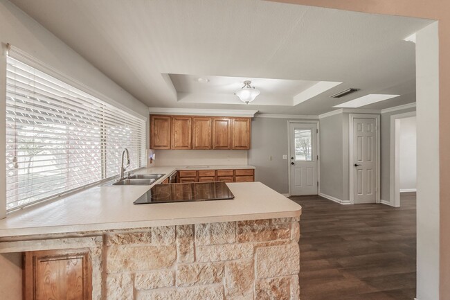 Building Photo - 2890 Elsinor Dr