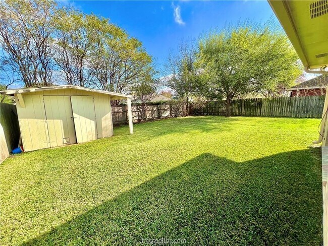 Building Photo - 3605 Vienna Dr