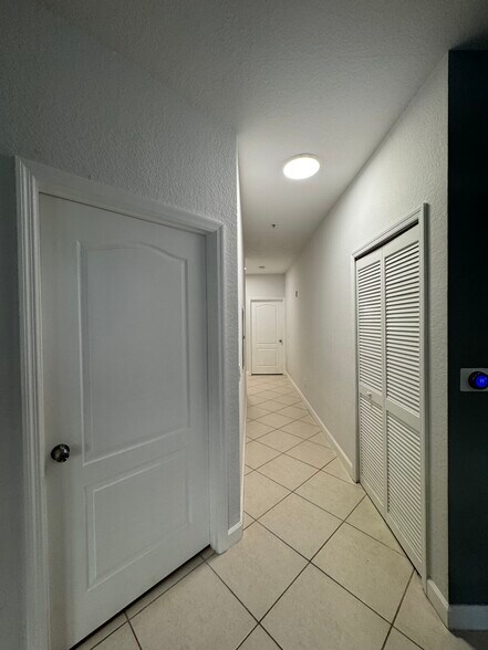 Building Photo - 4415 SW 160th Ave