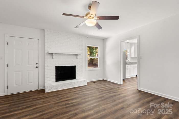 Building Photo - 5116 Carriage Dr Cir