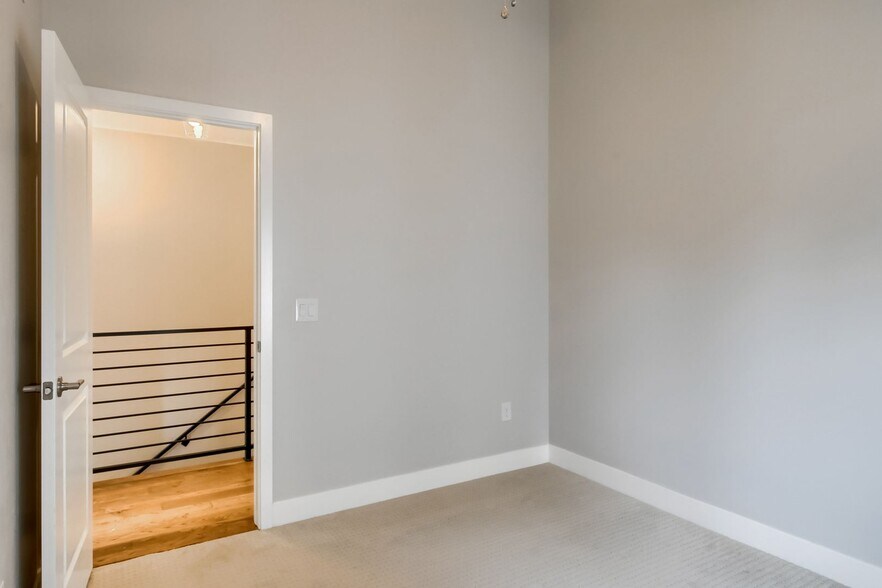 Building Photo - 755 S Krameria St