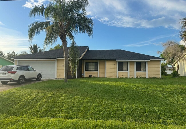 Building Photo - 613 SW Lucero Dr