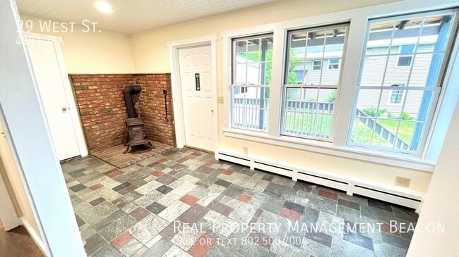 Building Photo - Newly renovated 4BR/3BA home Lebanon, NH $...