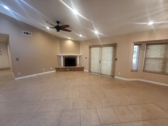 Building Photo - REALLY Cute 4 BR in The Vineyard with RV Parking - 11,000sf Lot + Designer Touches