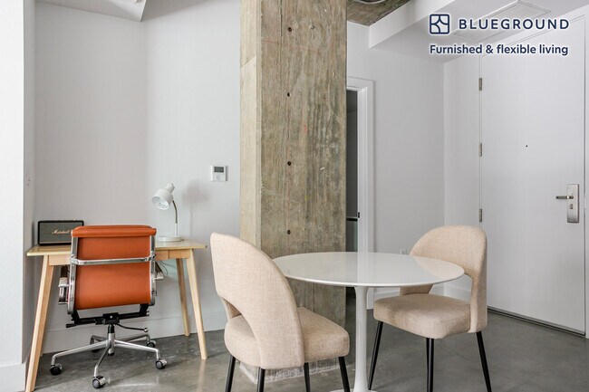 Building Photo - 3838 Dunn Dr