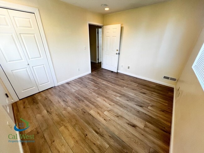 Building Photo - $5800 - Spacious 5 Beds 4 baths with large...