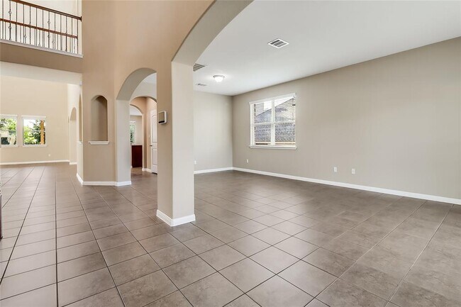 Building Photo - 401 Silver Trail