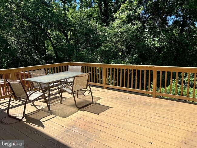 Building Photo - 2915 Mozart Dr