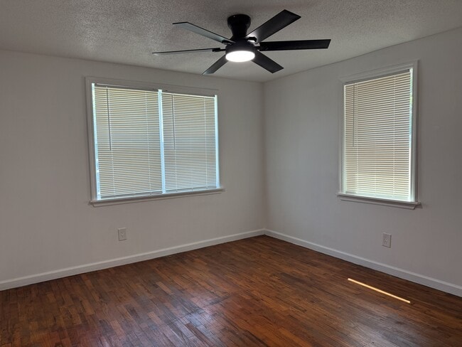 Building Photo - 239 Jenks St