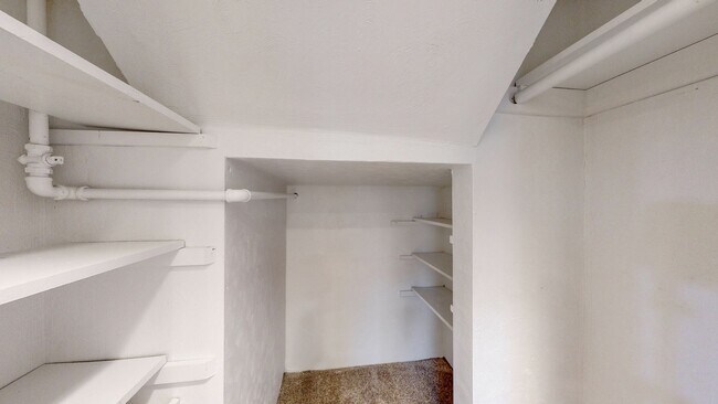 Building Photo - Lovely 3 bed/2 bath home w/2 car garage