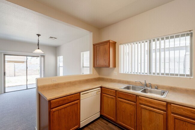 Building Photo - Great Location, 4 Bedrooms in Peoria!