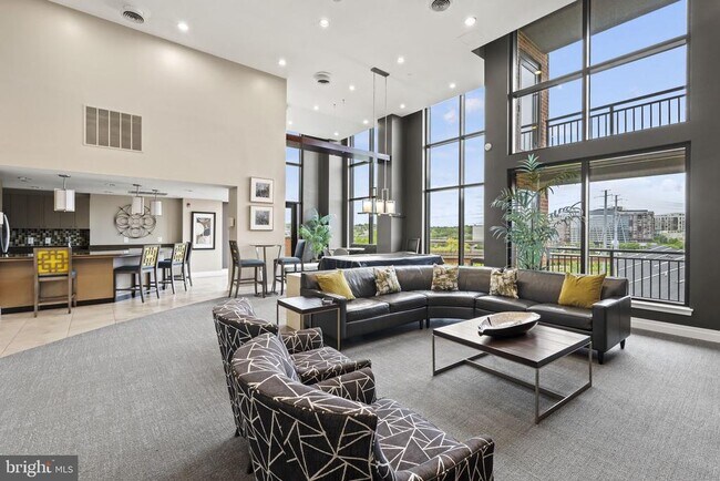 Building Photo - 2451 Midtown Ave