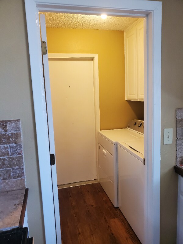 Building Photo - 410 Birchwood Dr