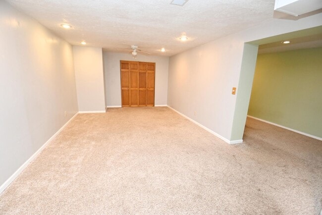 Building Photo - 3 Bed 2.5 Bath in Penn School District