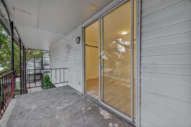 Building Photo - 3300 Yorktown St